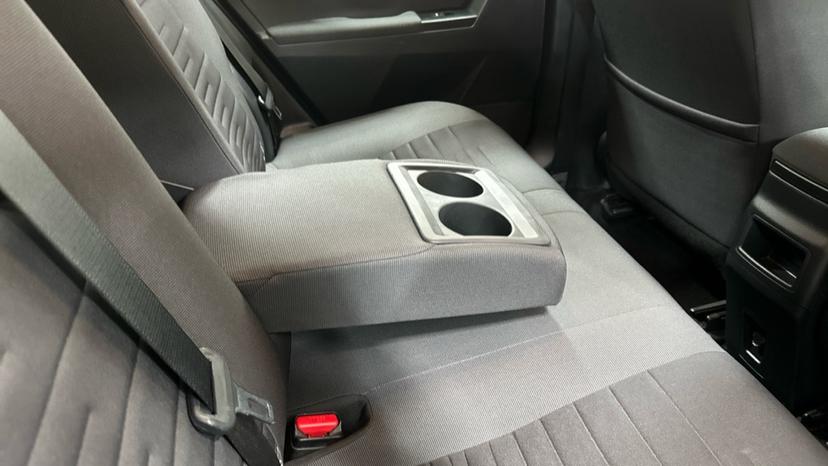 Rear Armrest/ Cup Holder