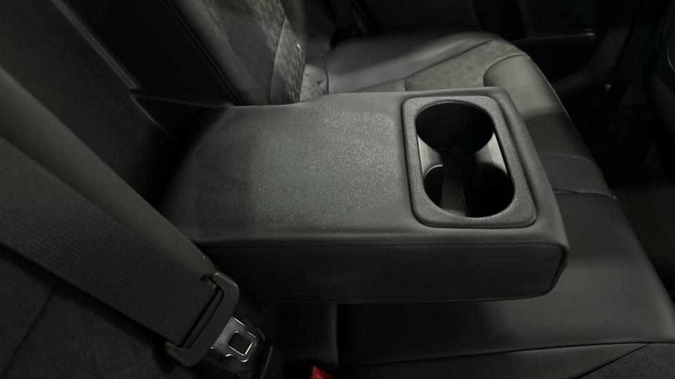 Rear Armrest/ Cup Holder