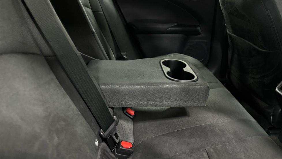 Rear Armrest/ Cup Holder