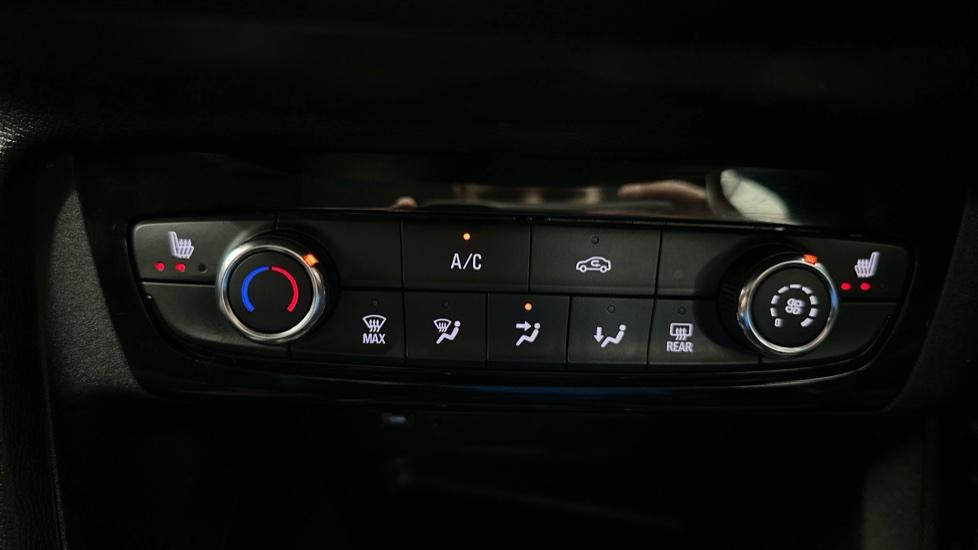 Air Conditioning /Heated Seats 