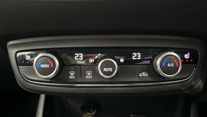 Air Conditioning /Dual Climate Control/Heated Seat 