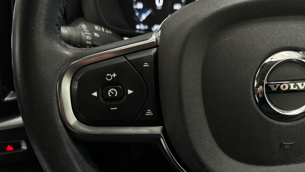 Used 2019 GREY Volvo XC60 2.0 T4 190 Edition 5dr Geartronic, 44,440