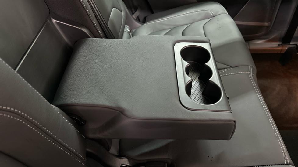 Rear Armrest/ Cup Holder