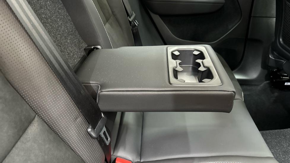 Rear Armrest/ Cup Holder