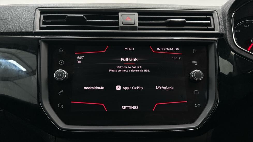 Apple Car Play & Android Auto