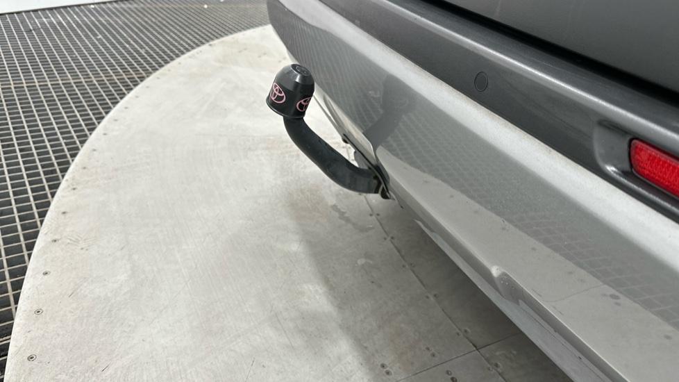 Rear Parking Sensors/Tow Bar 