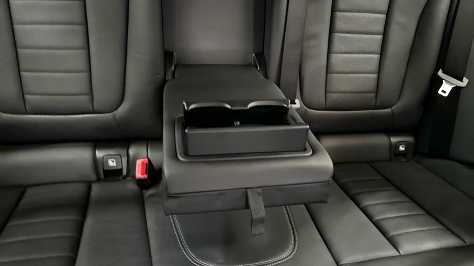 Rear Armrest/ Cup Holder