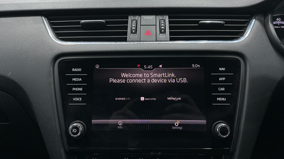 Apple Car Play & Android Auto