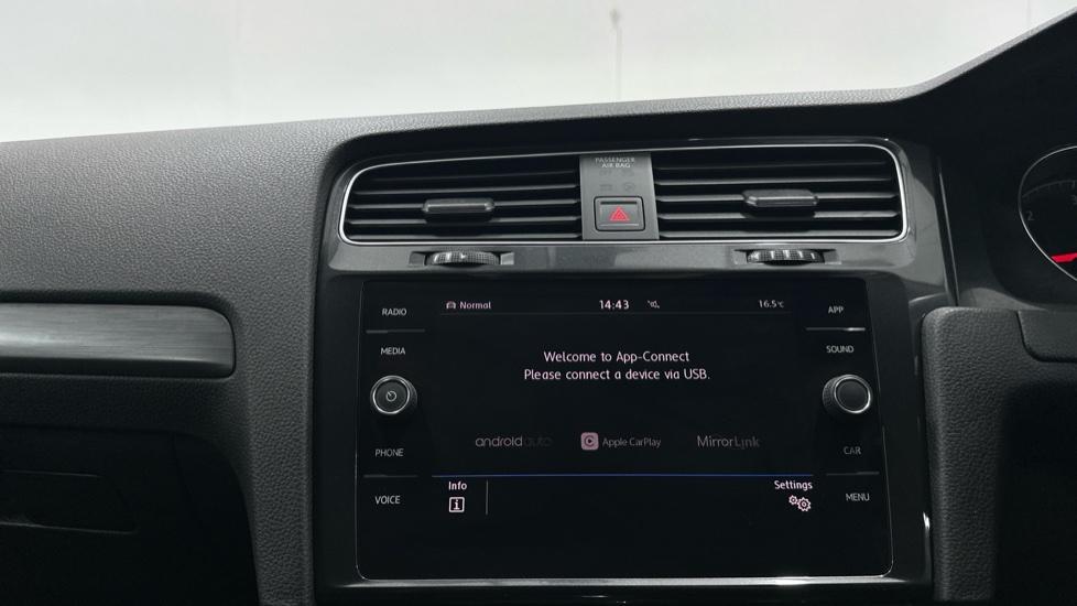 Apple Car Play & Android Auto