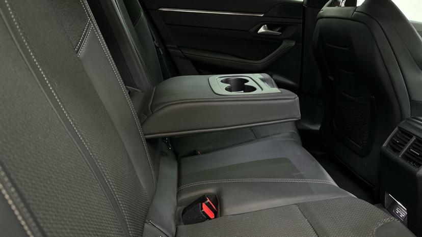 Rear Armrest/ Cup Holder