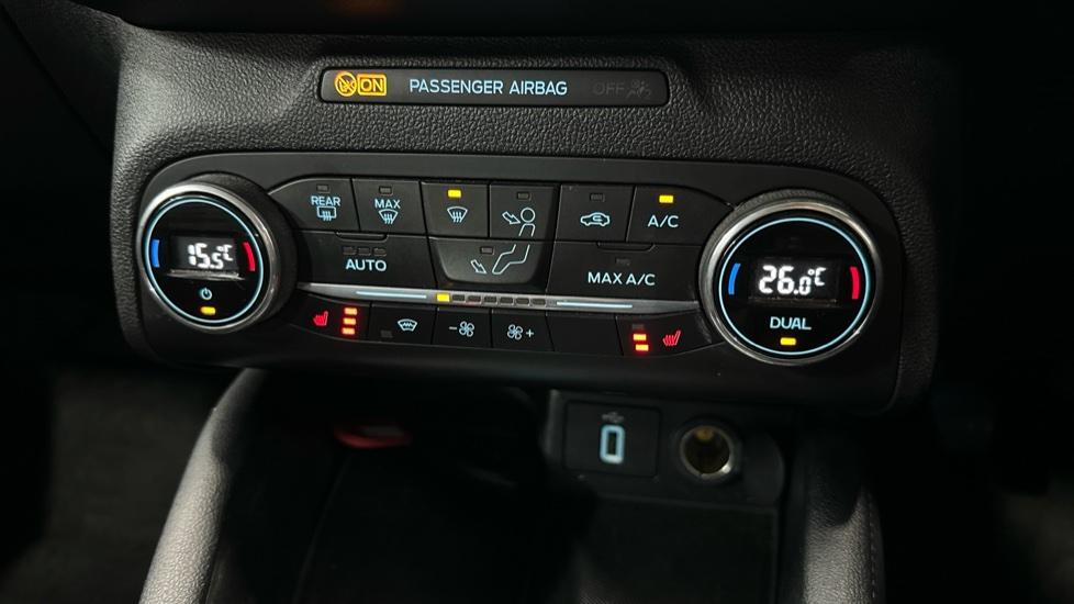 Air Conditioning /Dual Climate Control/Heated Seats 