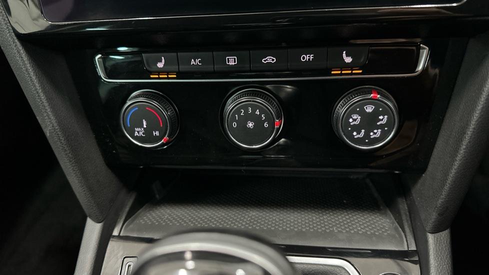 Air Conditioning /Heated Seats 