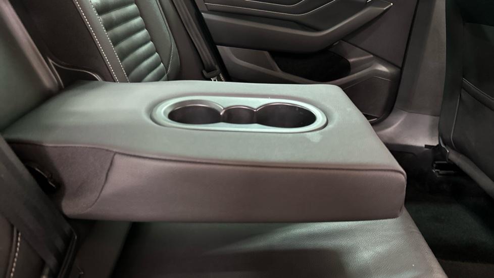 Rear Armrest/ Cup Holder