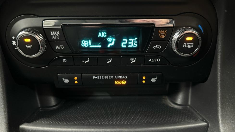 Air Conditioning/Heated Seats 