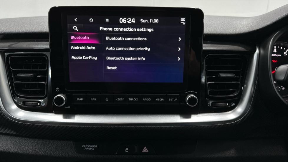 Apple Car Play & Android Auto