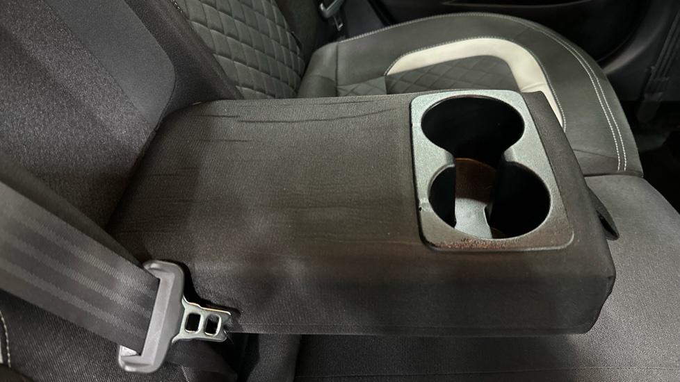 Rear Armrest/ Cup Holder