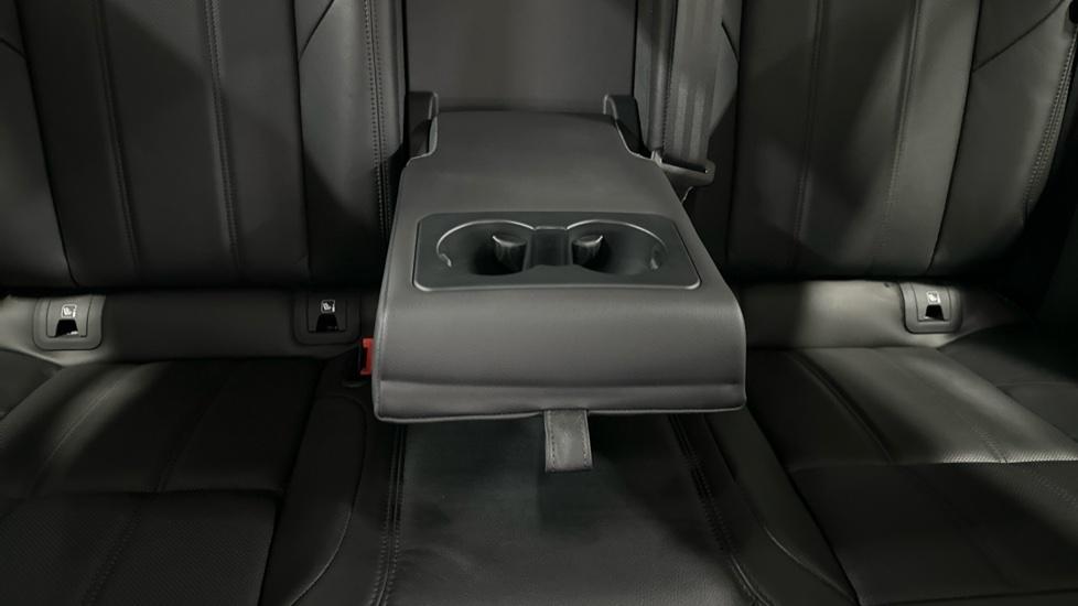 Rear Armrest/ Cup Holder