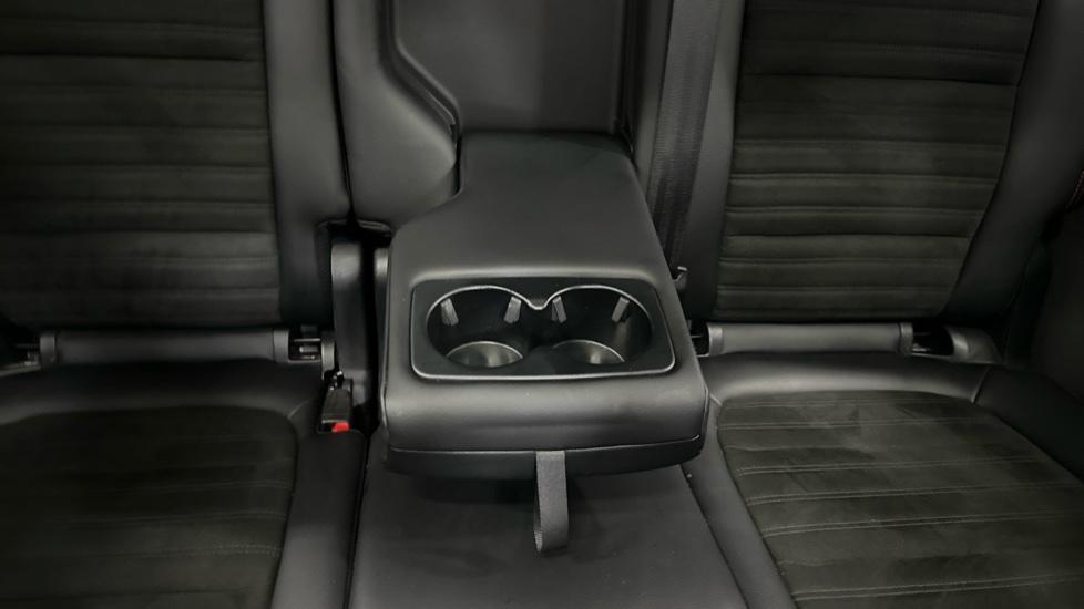 Rear Armrest/ Cup Holder