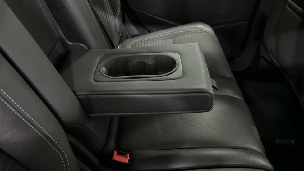 Rear Armrest/ Cup Holder