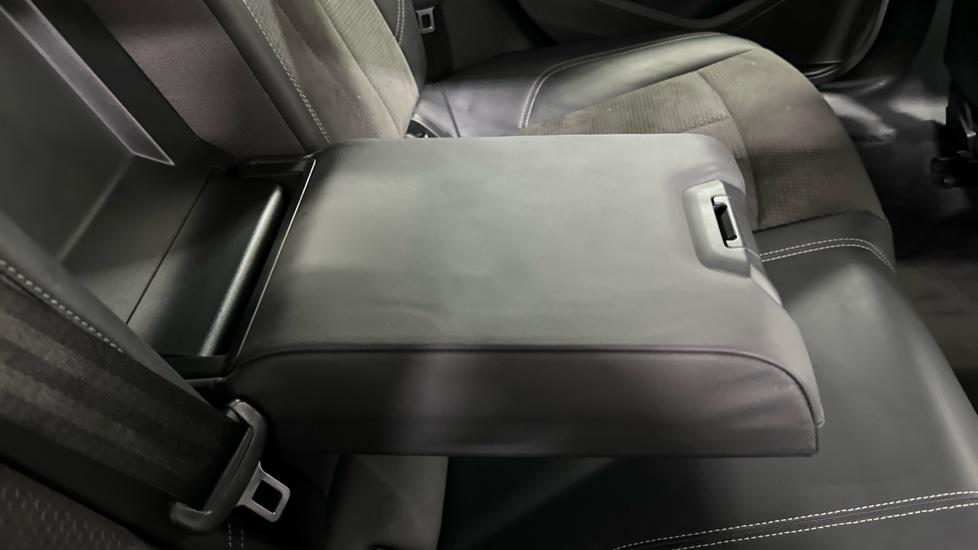 Rear Armrest/ Cup Holder