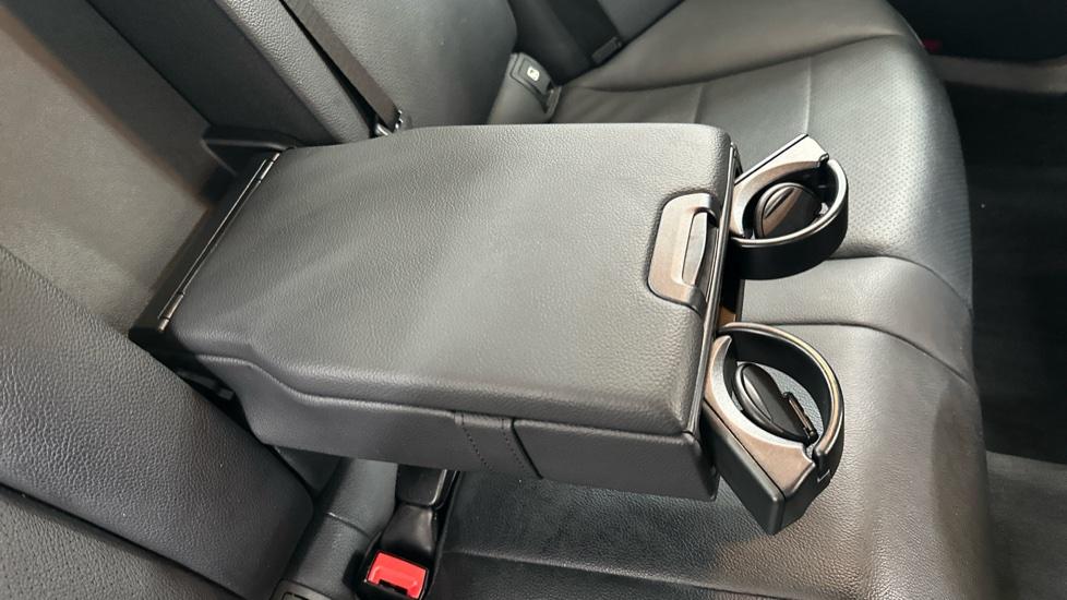 Rear Armrest/ Cup Holder