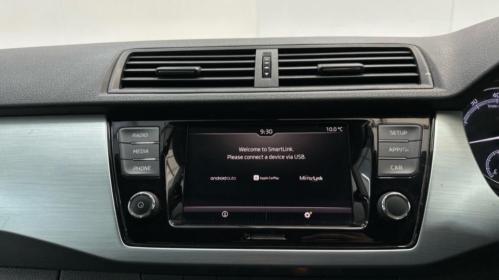 Apple Car Play & Android Auto