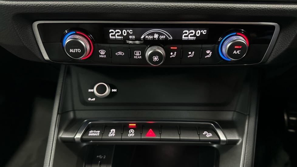 Dual Climate Control / Air Conditioning  / Auto Stop Start 