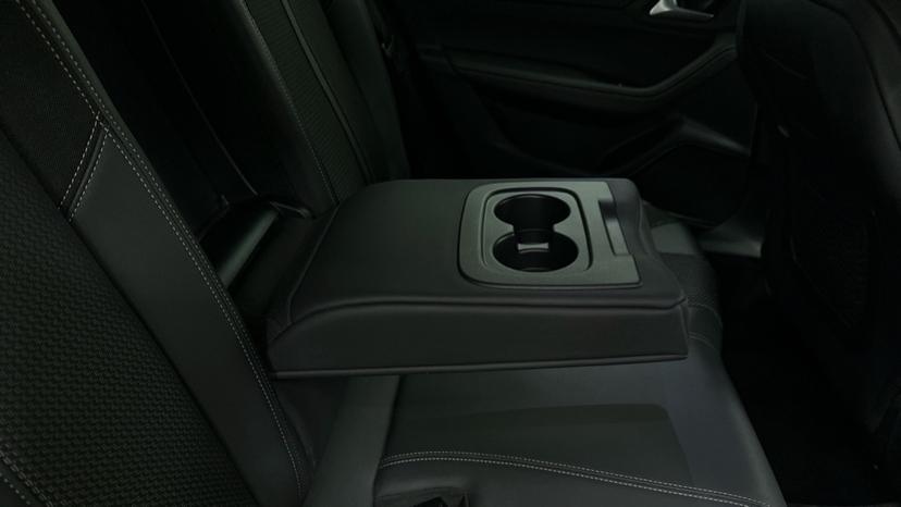 Rear Armrest/ Cup Holder