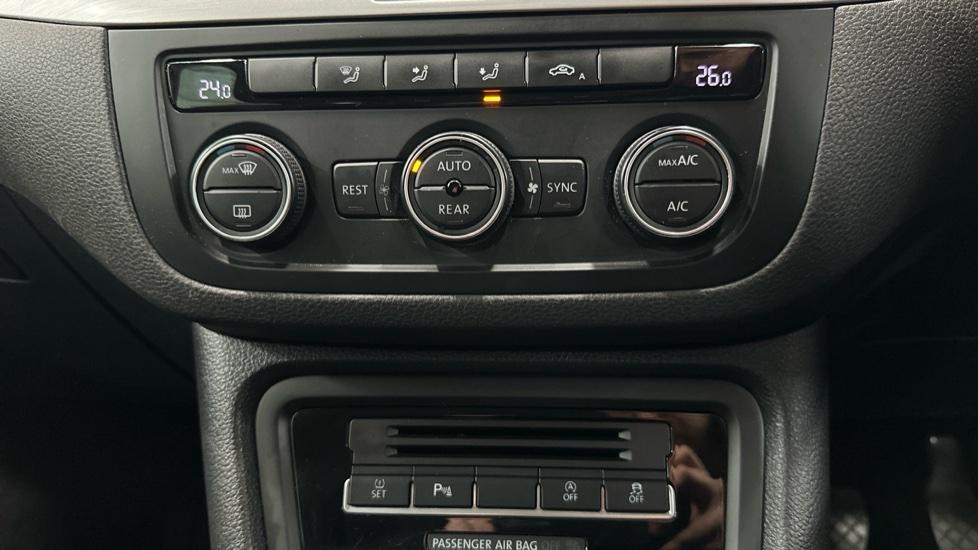 Air Conditioning / Dual Climate Control/ Auto Stop Start 