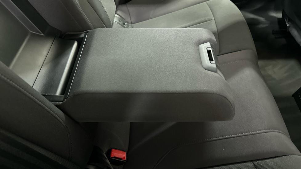 Rear Armrest/ Cup Holder