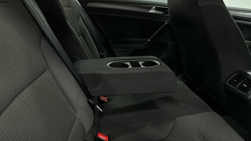 Rear Armrest/ Cup Holder