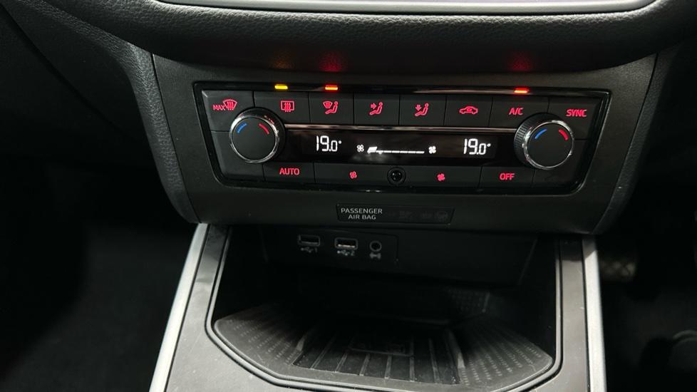 Air Conditioning /Dual Climate Control/Wireless Charging 