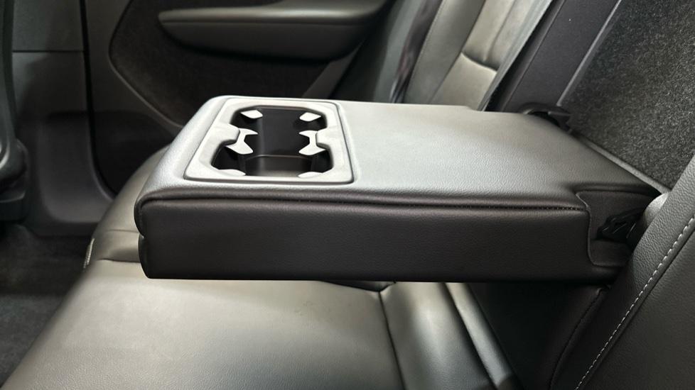 Rear Armrest/ Cup Holder