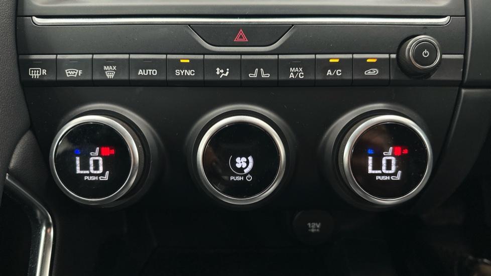 Air Conditioning /Dual Climate Control 