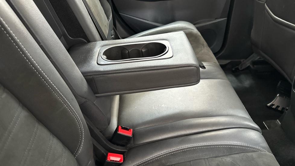 Rear Armrest/ Cup Holder