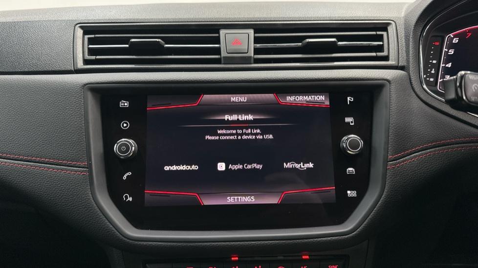 Apple Car Play & Android Auto