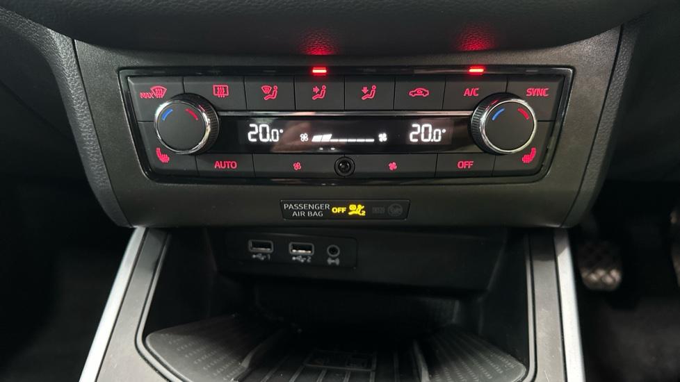 Dual Climate Control / Air Conditioning 