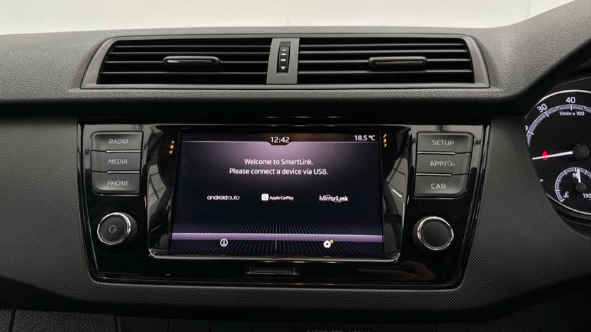 Apple Car Play & Android Auto