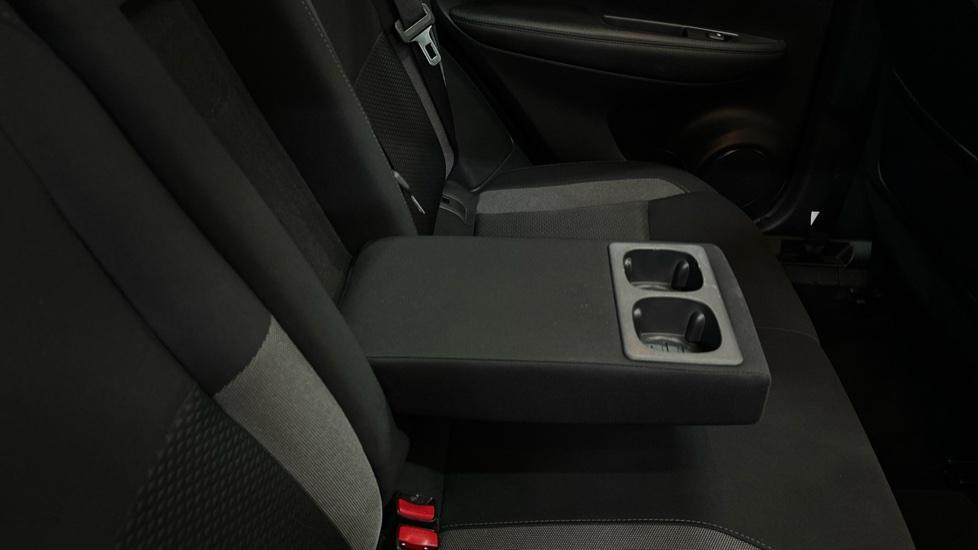 Rear Armrest/ Cup Holder