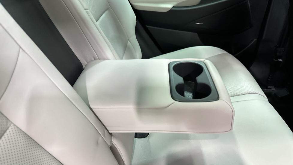 Rear Armrest/ Cup Holder