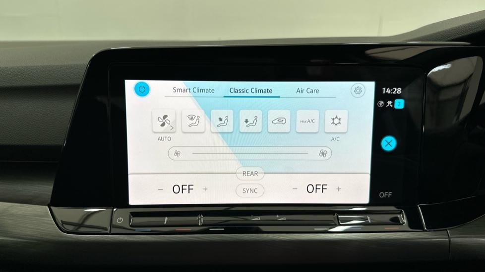 Air Conditioning /Dual Climate Control 