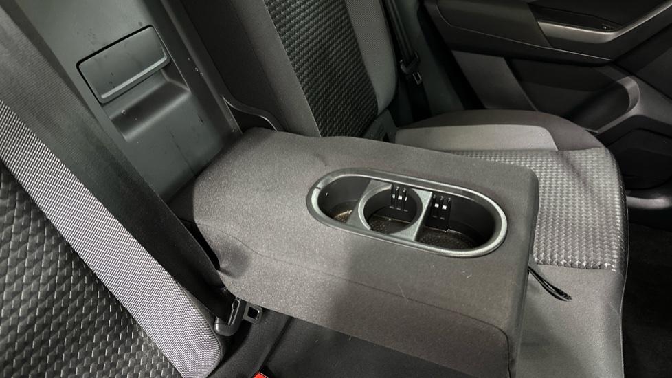 Rear Armrest/ Cup Holder