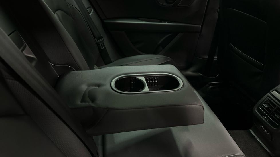 Rear Armrest/ Cup Holder