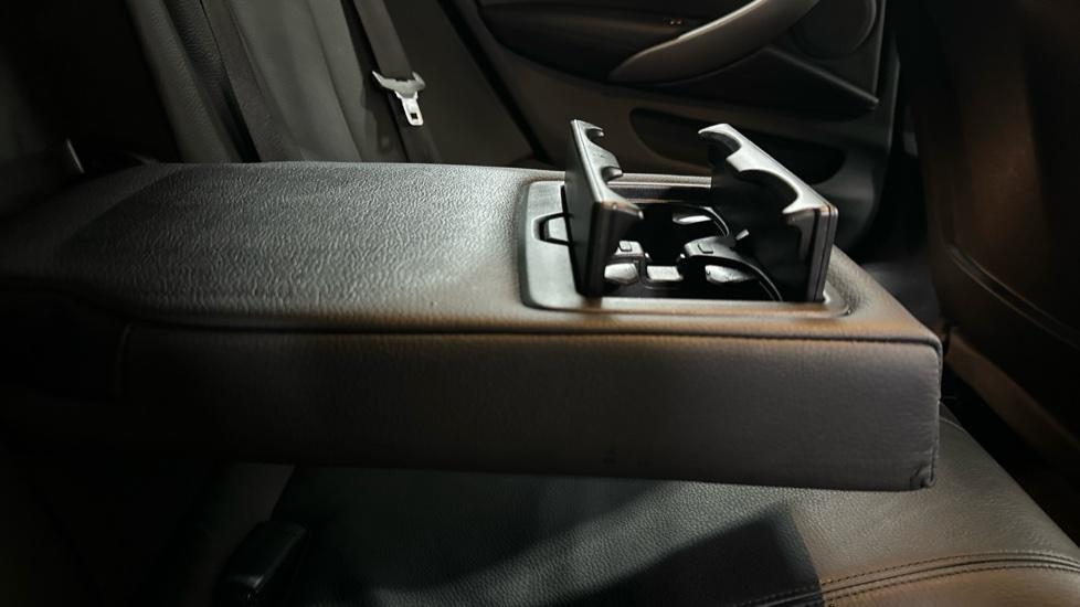 Rear Armrest/ Cup Holder