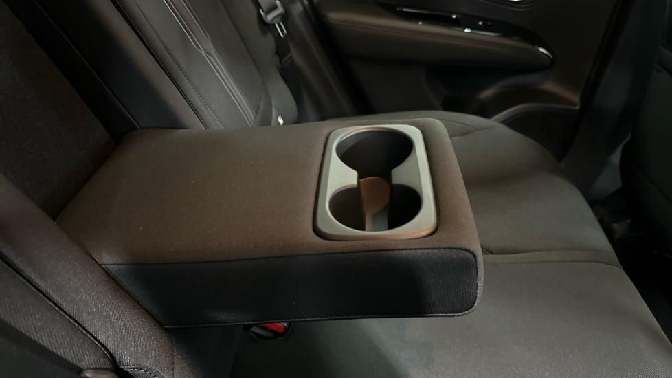 Rear Armrest/ Cup Holder