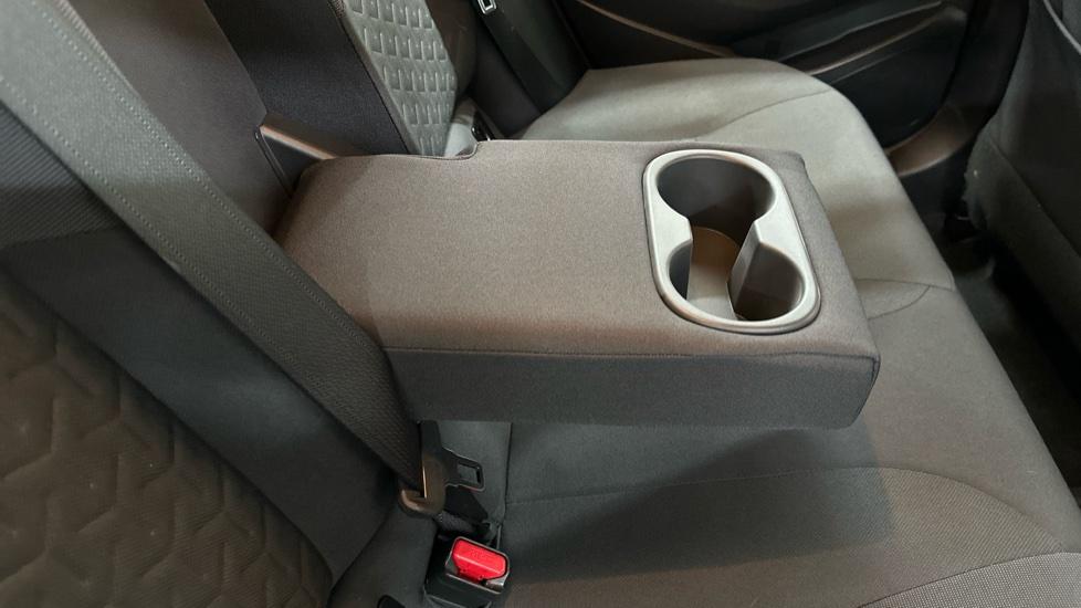 Rear Armrest/ Cup Holder