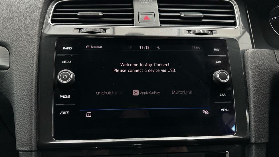 Apple CarPlay / Android Auto 