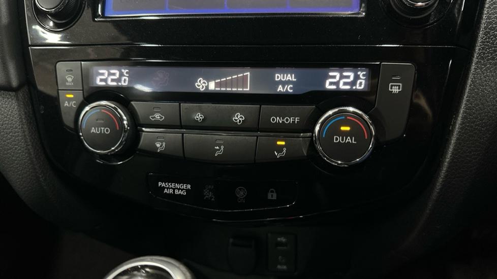 Dual Climate Control / Air Conditioning 