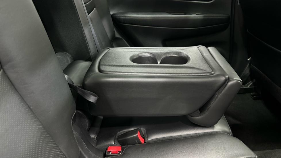 Rear Armrest/ Cup Holder