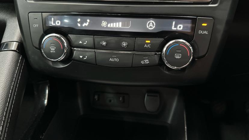 Dual Climate Control / Air Conditioning 